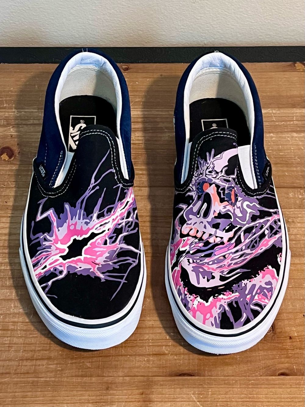 Vans Classic Slip-On Black Pink Purple Graphic Print Sneakers Sz 9.5M /11W